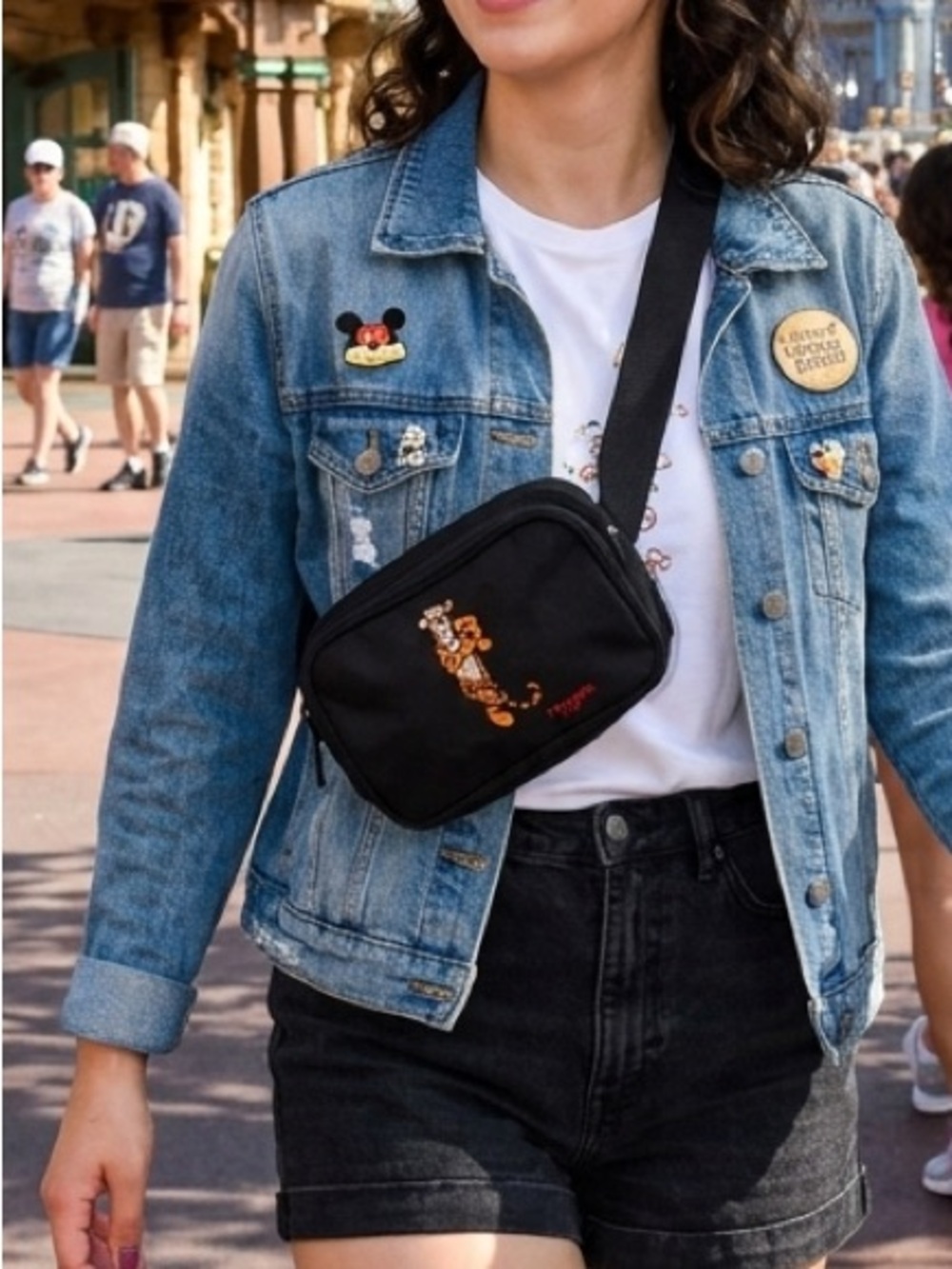 Walt Disney World Tigger Fanny Pack Hip Bag Crossbody Pouch Embroidered Tigger